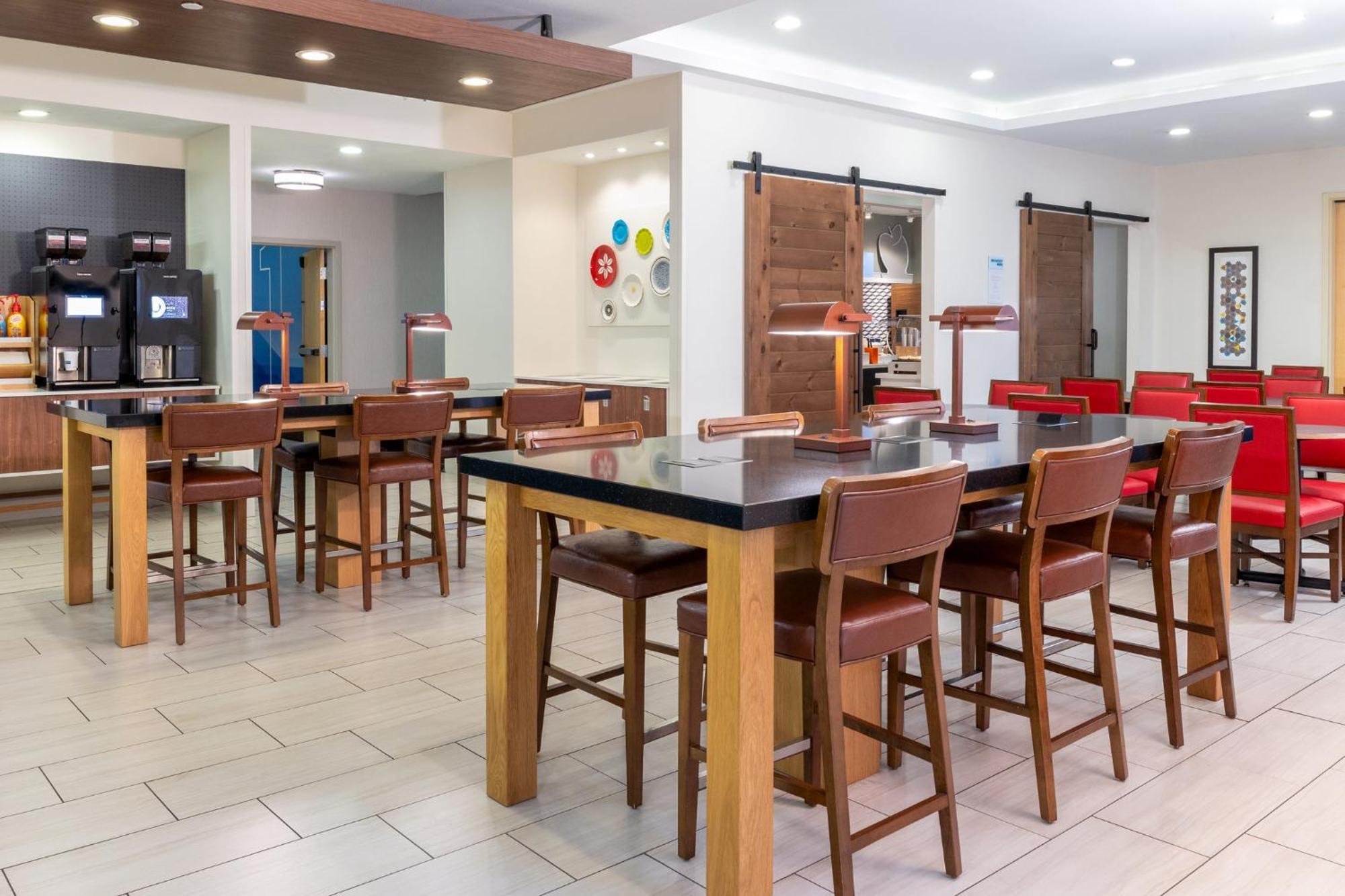 Hotel Express & Vegas Sw Springvalley By Ihg Las Vegas