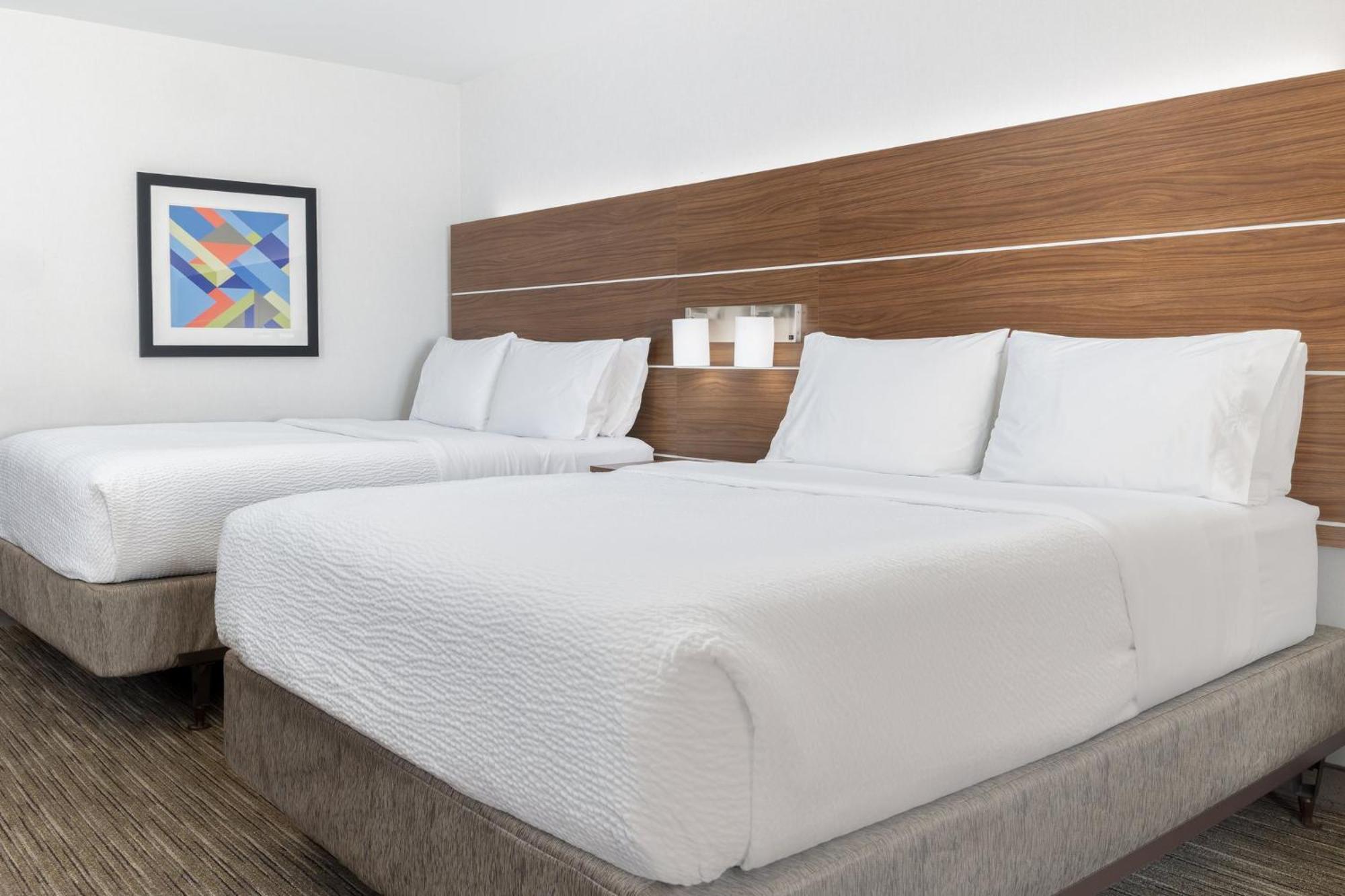 Express & Vegas Sw Springvalley By Ihg Hotel 3*