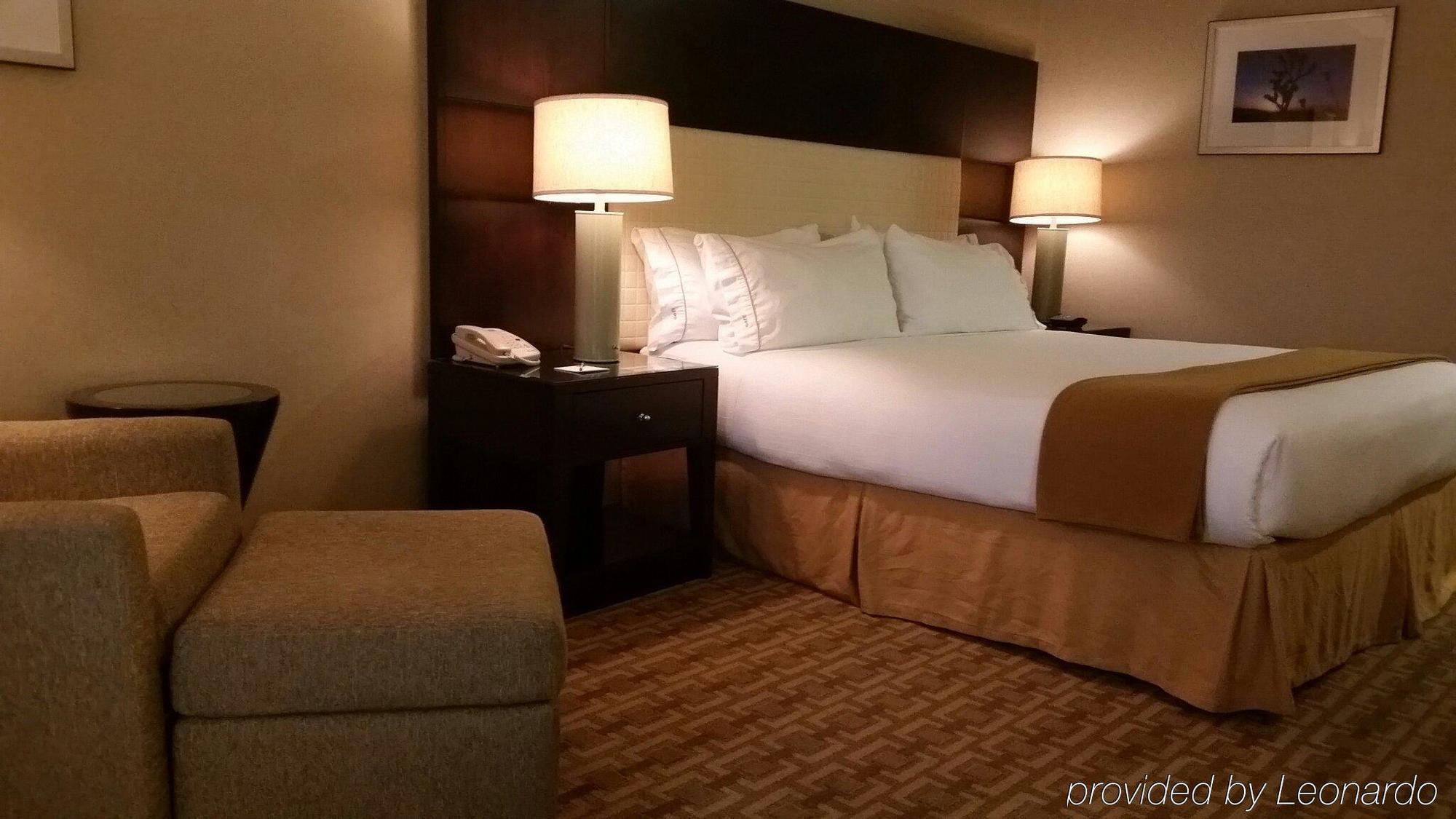 Hotel Holiday Express & Sw Springvalley By Ihg 3*