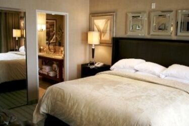 Holiday Express & Sw Springvalley By Ihg Hotel 3*