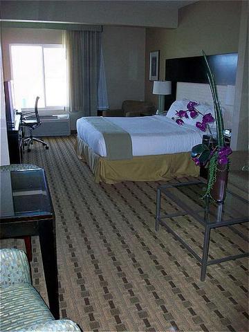 Holiday Express & Sw Springvalley By Ihg