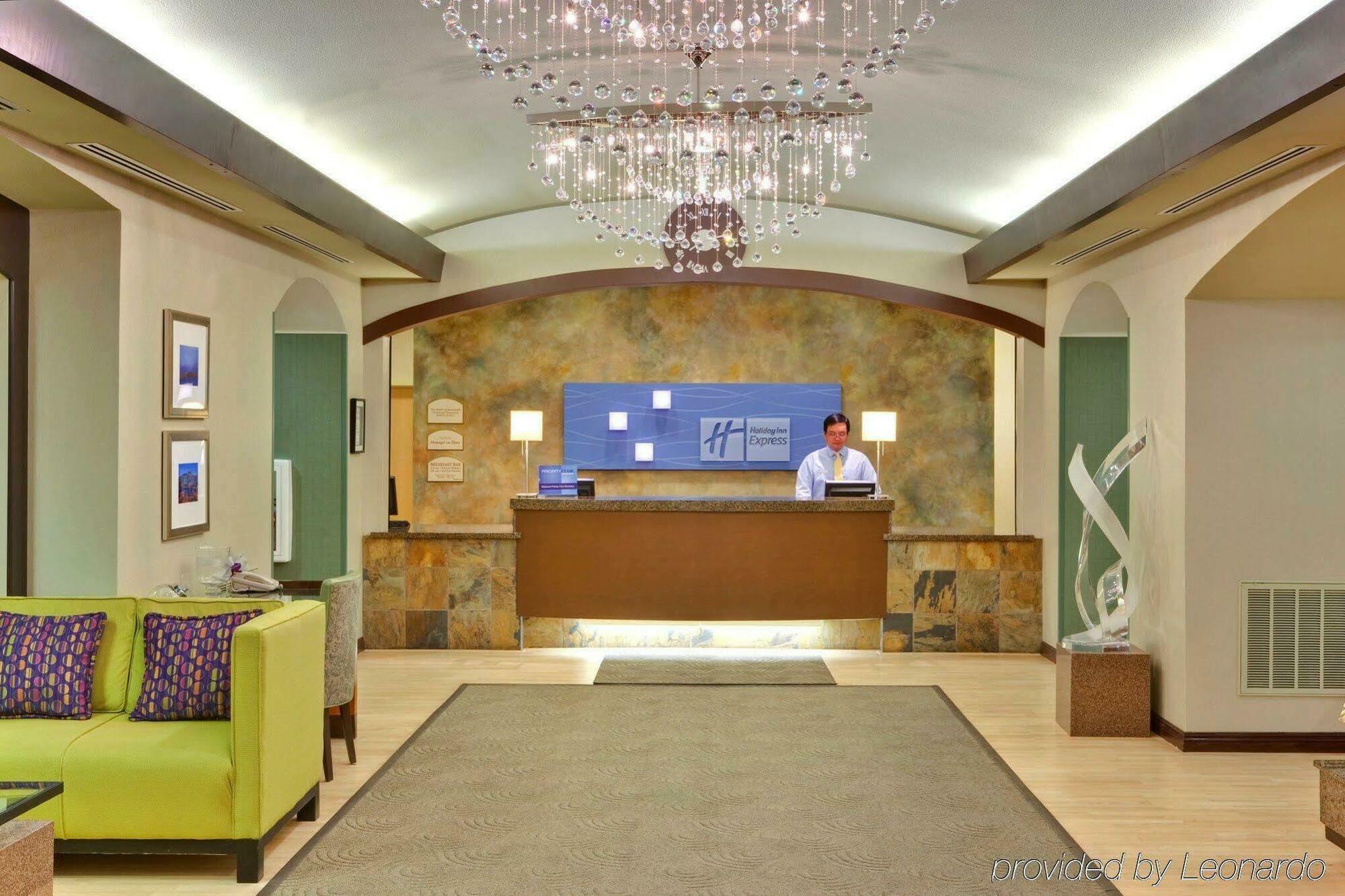Holiday Express & Sw Springvalley By Ihg
